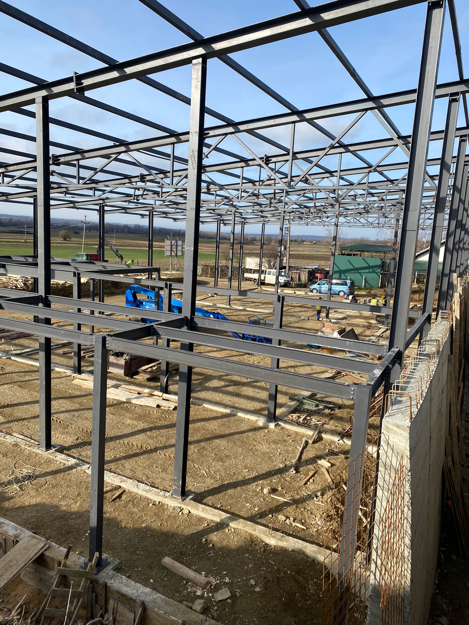 Čelične montažne konstrukcije - hale, projektovanje, izrada i montaža, montažni magacini, montažne hale, metalne hale, Bojan Manojlović, metalni magacini, Srbija